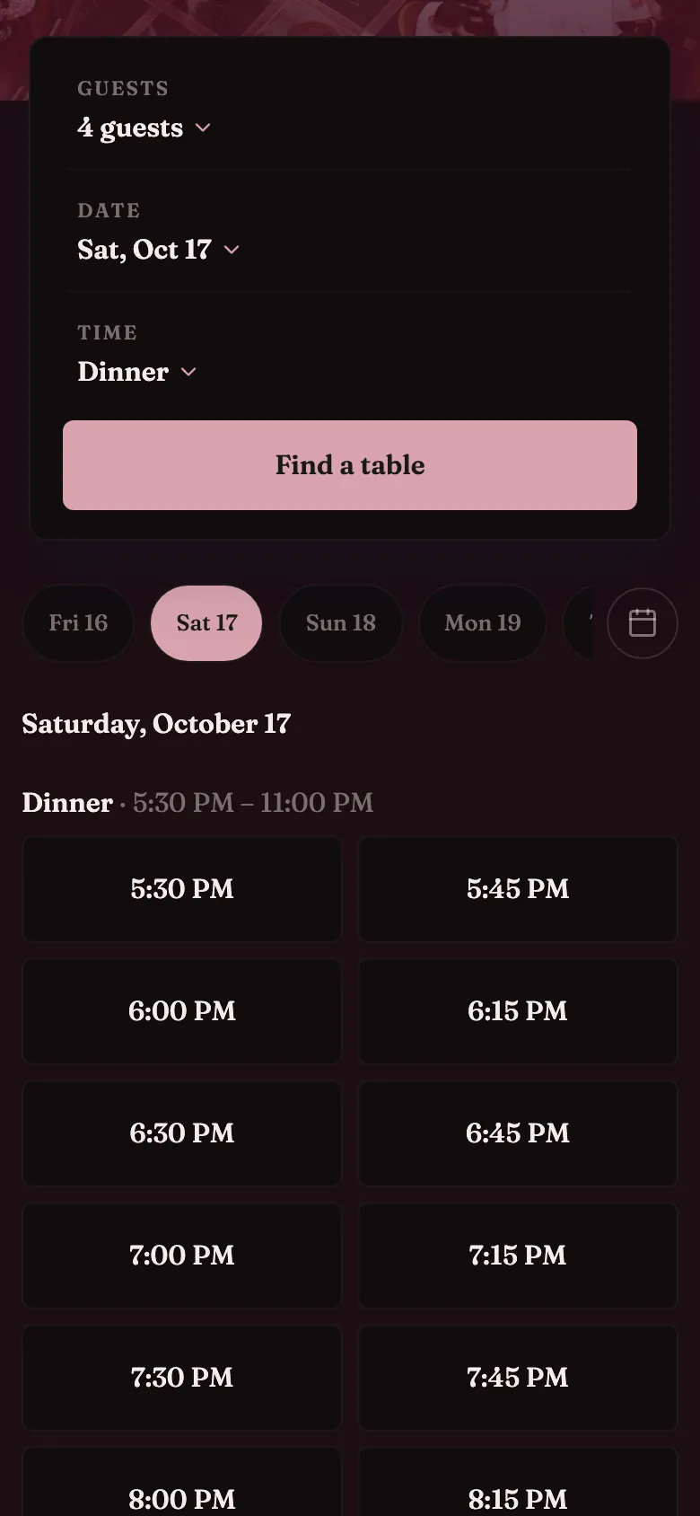 La página de reservas de nuestro restaurante de demostración en un teléfono, con horas disponibles para el sábado.